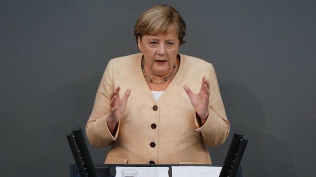 Merkel reitera llamado a vacunarse contra la COVID-19