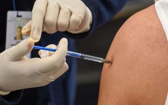 ¿Cuándo van a vacunar contra el COVID-19 a los adolescentes de 15 a 17 años?