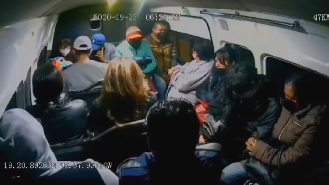 Video: "Que la Santa Muerte te lo multiplique" contesta pasajera a asaltante en Edomex