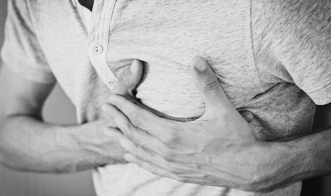 El COVID-19 causaría daños cardíacos en personas con hipertensión