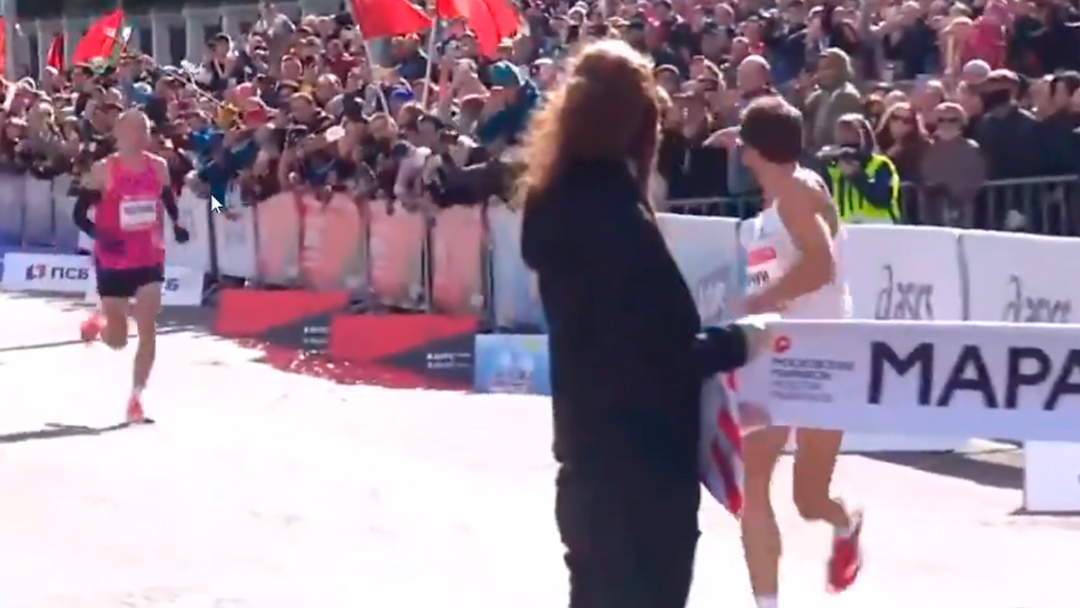 El Maratón de Moscú vio la burla del primer lugar a su rival más cercano