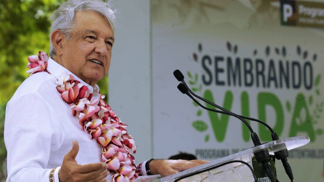 De gira por Oaxaca, el presidente López Obrador pidió mantener la confianza en el Ejército